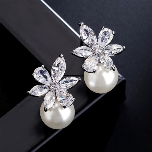 Kristal Taşlı İnci Detaylı Kristal Küpe(Altın Kaplama) - E0356 Görseli